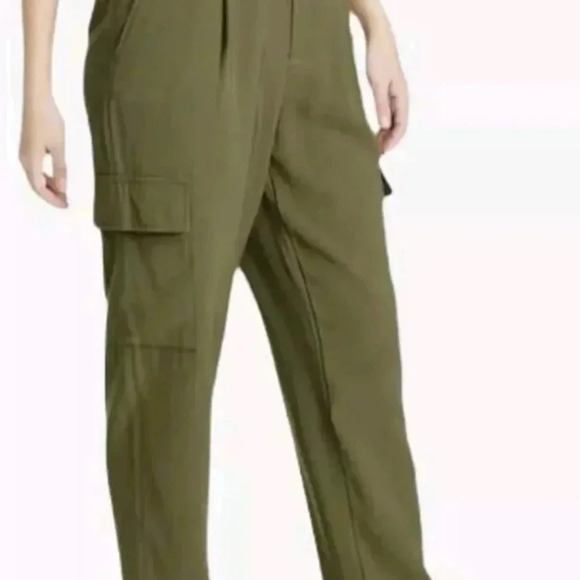A New Day Womens Cargo Pleated Front Pants Size 10 Grey Front Pockets - Picture 6 of 6